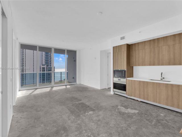 Apartment for sale  Unit #1502 - photo 5910805