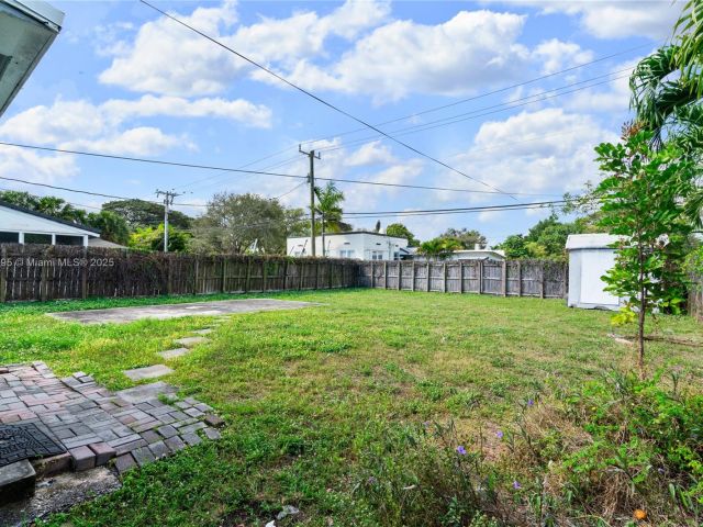 Home for sale at 1843 SW 4th Ave - photo 5891903