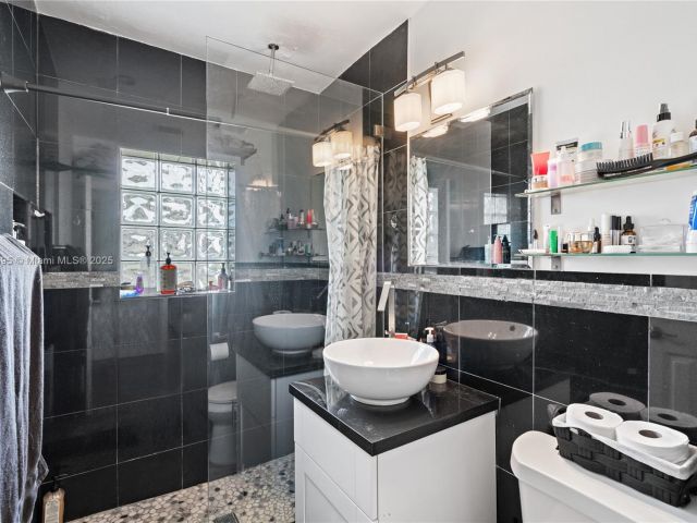 Home for sale at 1843 SW 4th Ave - photo 5891907