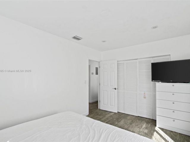 Home for sale at 1843 SW 4th Ave - photo 5891908