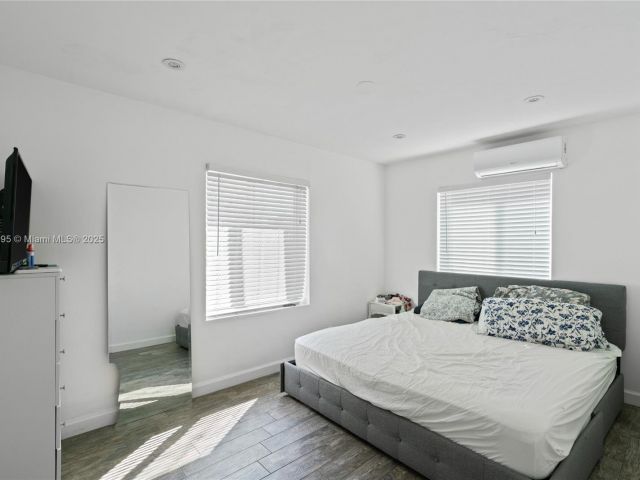 Home for sale at 1843 SW 4th Ave - photo 5891909