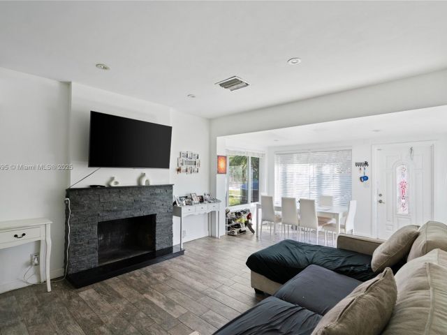 Home for sale at 1843 SW 4th Ave - photo 5891915