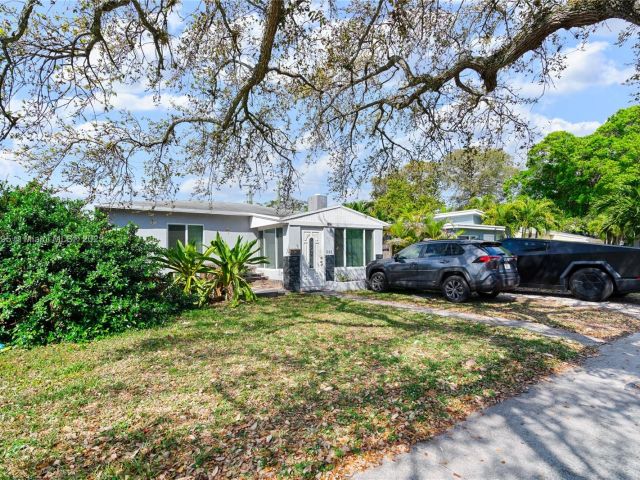 Home for sale at 1843 SW 4th Ave - photo 5891921