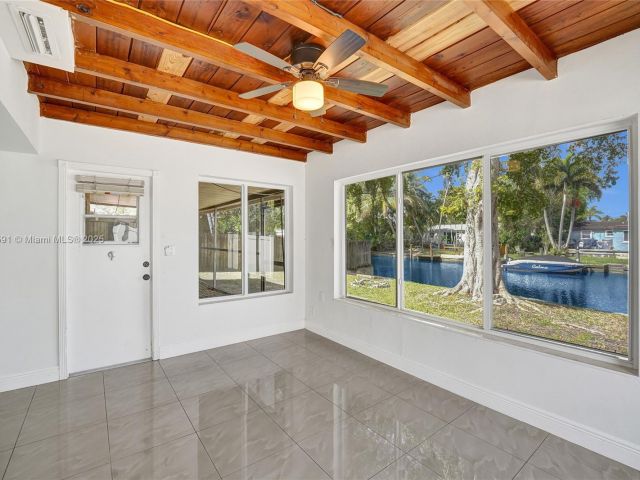 Home for sale at 924 N 30th Rd - photo 5876684