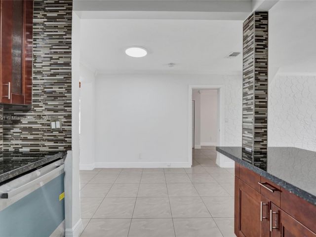 Home for sale at 924 N 30th Rd - photo 5876690