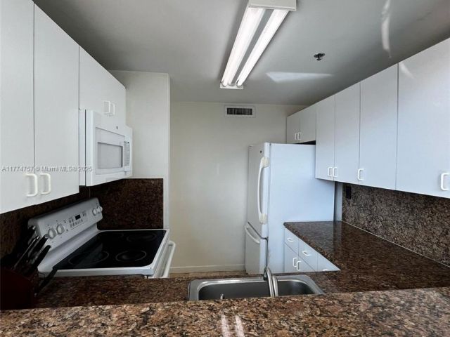 Apartment for sale  Unit #L3 - photo 5904812