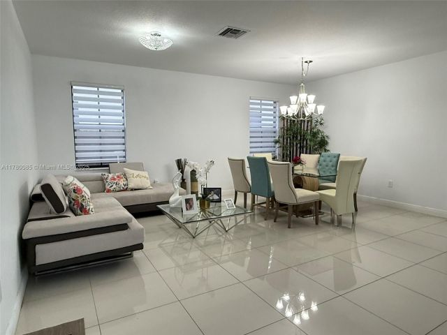 Home for sale at 10060 NW 86th Ter - photo 6122291