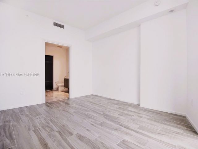 Apartment for sale  Unit #5108 - photo 5917190