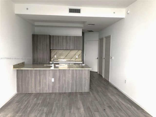 Apartment for sale  Unit #5108 - photo 5917193