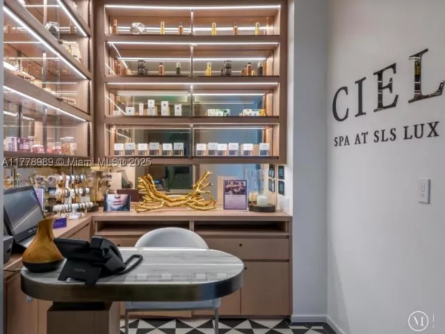 1-bedroom condo for sale in Miami - 801 S Miami Ave 5108 - MondialRealty