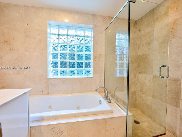 Home for rent at 2051 SE 3rd St TH11 - photo 5895414