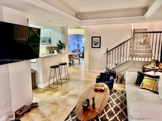 Home for rent at 2051 SE 3rd St TH11 - photo 5895422