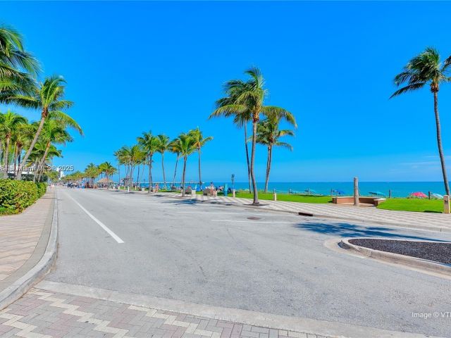 Home for rent at 2051 SE 3rd St TH11 - photo 5895429