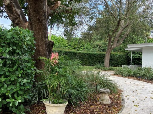 Home for rent at 5495 SW 68th Ave - photo 6056349