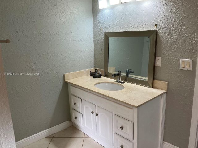 Home for rent at 5495 SW 68th Ave - photo 6056358