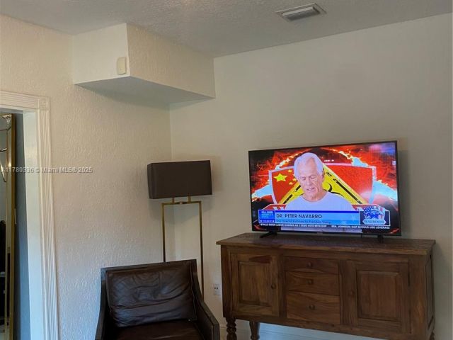 Home for rent at 5495 SW 68th Ave - photo 6056364