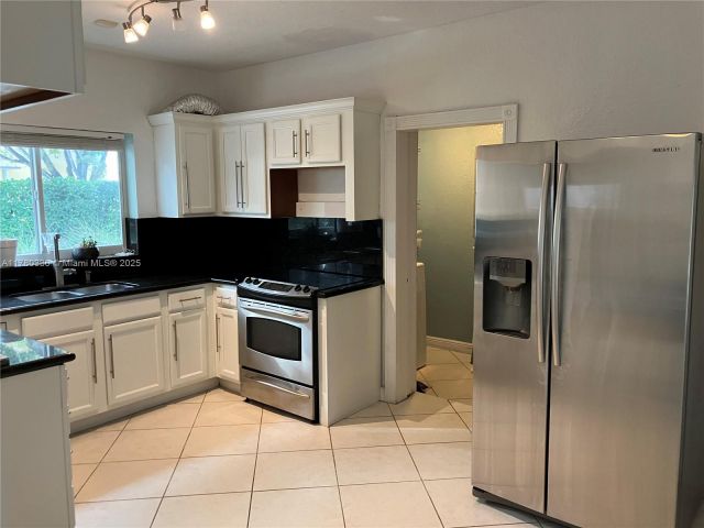 Home for rent at 5495 SW 68th Ave - photo 6056365