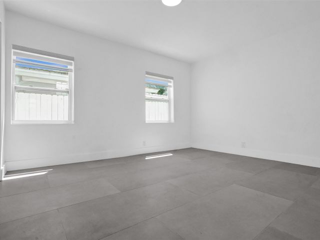 Home for sale at 1010 N 16th Ave - photo 6016103