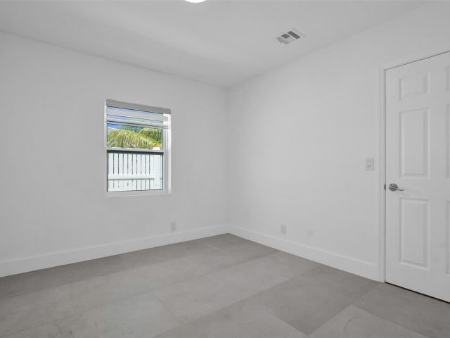 Home for sale at 1010 N 16th Ave - photo 6016104