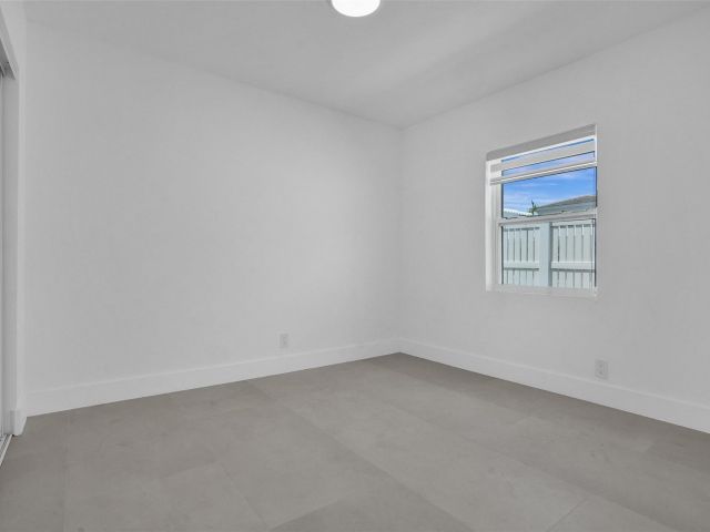 Home for sale at 1010 N 16th Ave - photo 6016106