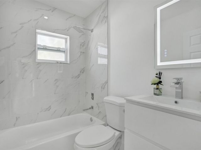 Home for sale at 1010 N 16th Ave - photo 6016107