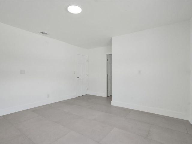 Home for sale at 1010 N 16th Ave - photo 6016108