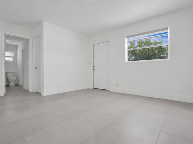 Home for sale at 1010 N 16th Ave - photo 6016109