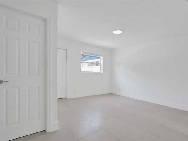 Home for sale at 1010 N 16th Ave - photo 6016111