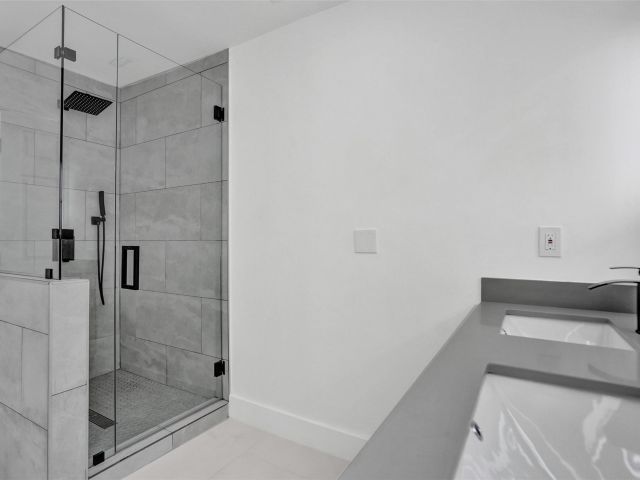 Home for sale at 1010 N 16th Ave - photo 6016113