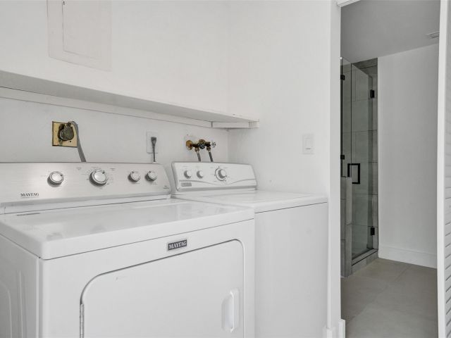 Home for sale at 1010 N 16th Ave - photo 6016114