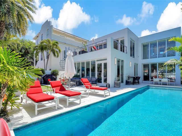 Home for sale at 1312 SE 2nd St - photo 6010576