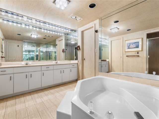 Apartment for sale  Unit #1402 - photo 5911526