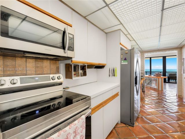 Apartment for sale  Unit #1402 - photo 5911529