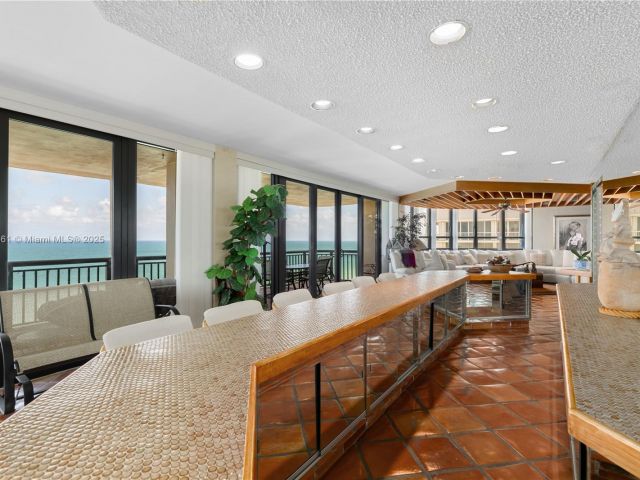 Apartment for sale  Unit #1402 - photo 5911537