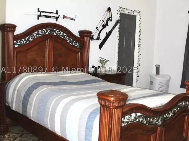 6-bedroom home for sale in Homestead - 31050 SW 193rd Ave - MondialRealty
