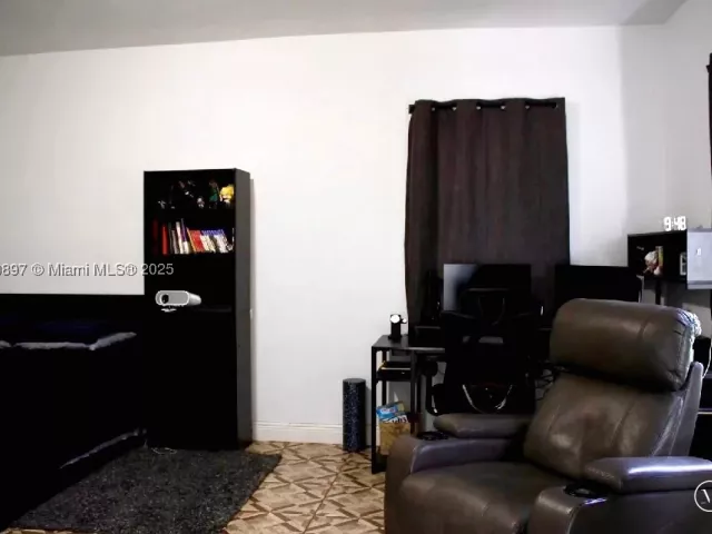 6-bedroom home for sale in Homestead - 31050 SW 193rd Ave - MondialRealty