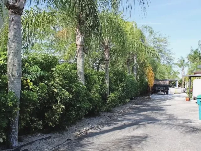 6-bedroom home for sale in Homestead - 31050 SW 193rd Ave - MondialRealty