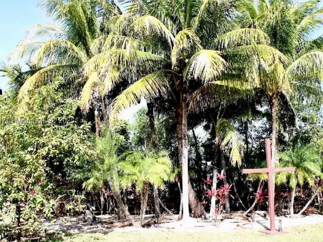6-bedroom home for sale in Homestead - 31050 SW 193rd Ave - MondialRealty