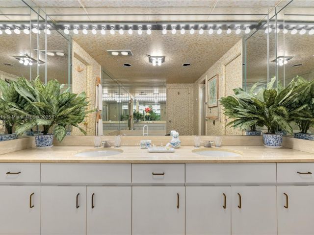 Apartment for sale  Unit #1401 & 1402 (Double) - photo 5911508