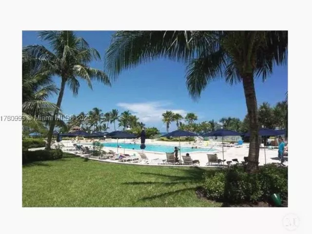 2-bedroom condo for rent in Miami Beach - 5151 COLLINS AV 924 - MondialRealty