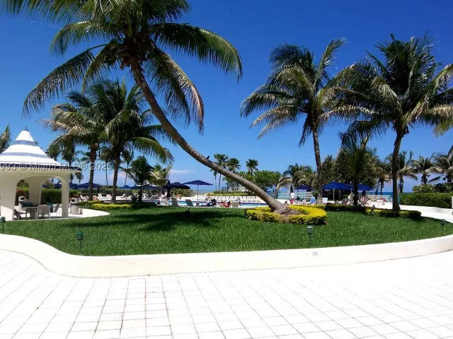 2-bedroom condo for rent in Miami Beach - 5151 COLLINS AV 924 - MondialRealty