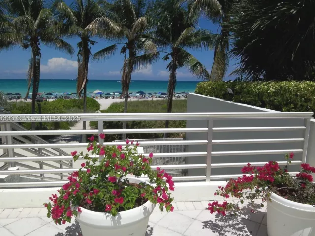 2-bedroom condo for rent in Miami Beach - 5151 COLLINS AV 924 - MondialRealty