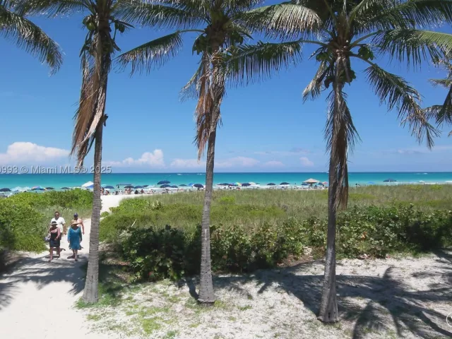 2-bedroom condo for rent in Miami Beach - 5151 COLLINS AV 924 - MondialRealty