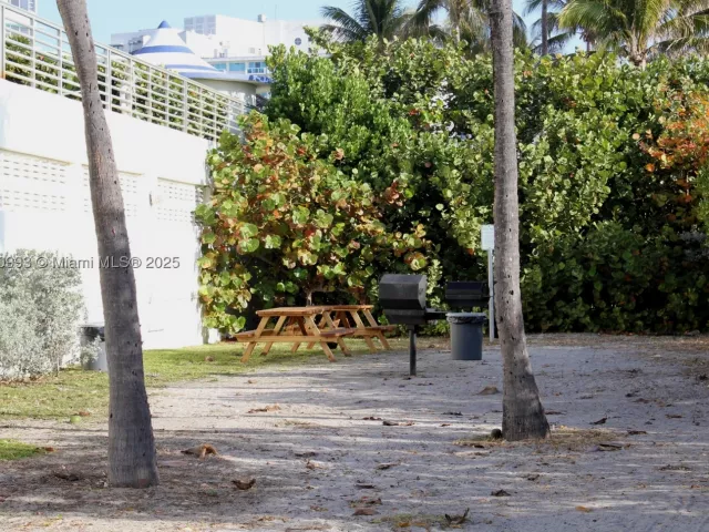 2-bedroom condo for rent in Miami Beach - 5151 COLLINS AV 924 - MondialRealty