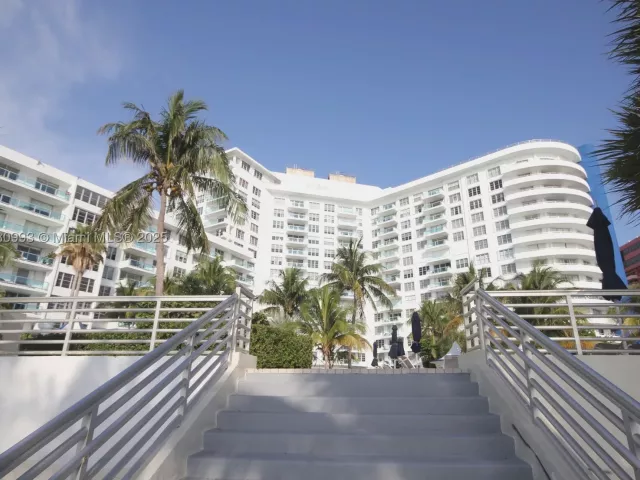 2-bedroom condo for rent in Miami Beach - 5151 COLLINS AV 924 - MondialRealty