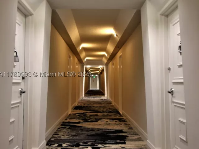 2-bedroom condo for rent in Miami Beach - 5151 COLLINS AV 924 - MondialRealty