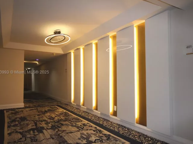 2-bedroom condo for rent in Miami Beach - 5151 COLLINS AV 924 - MondialRealty