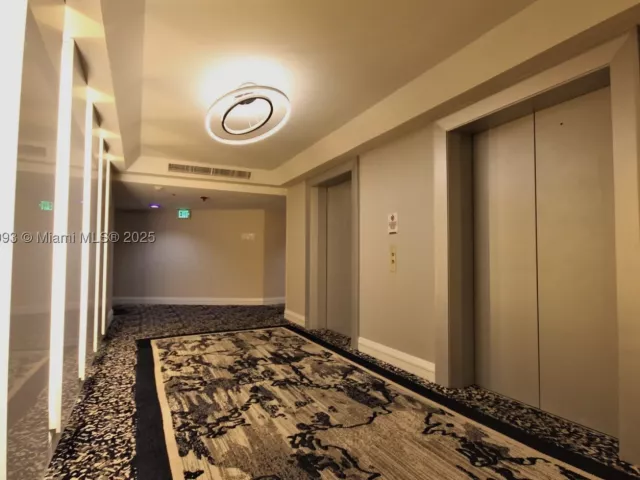 2-bedroom condo for rent in Miami Beach - 5151 COLLINS AV 924 - MondialRealty
