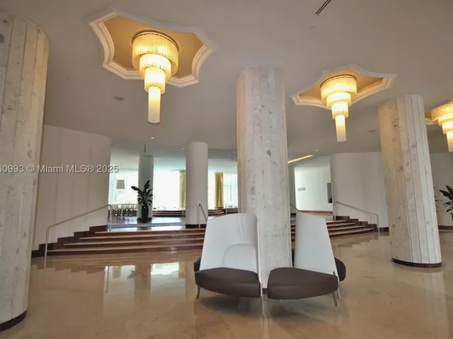 2-bedroom condo for rent in Miami Beach - 5151 COLLINS AV 924 - MondialRealty