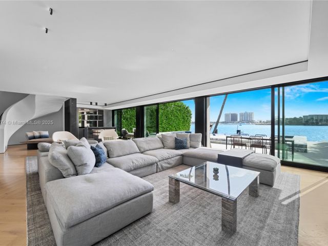 Home for sale at 247 E Rivo Alto Dr - photo 7439912